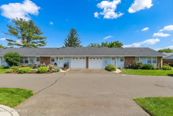 Property Slideshow image 3 of 30 | 1190b clydebank ct, Lakewood, NJ, 08701