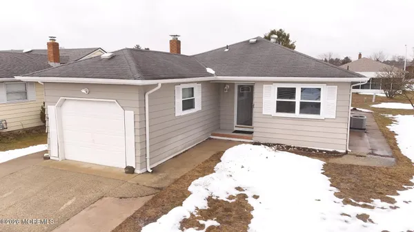 Property Slideshow image 3 of 25 | 11 palmetto point st, Toms River, NJ, 08757