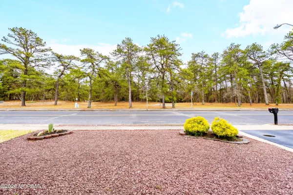 Property Slideshow image 2 of 38 | 266 westbrook dr, Toms River, NJ, 08757