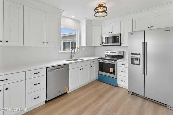 Property Slideshow image 2 of 33 | 6 hardy ct, Brick, NJ, 08724