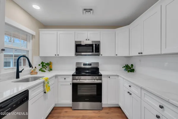 Property Slideshow image 2 of 31 | 598b lake point dr, Lakewood, NJ, 08701