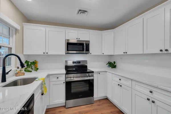 Property Slideshow image 3 of 31 | 598b lake point dr, Lakewood, NJ, 08701