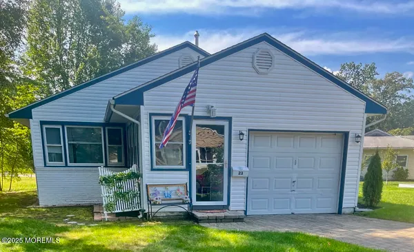 Property Slideshow image 2 of 44 | 23 wall cress ct, Toms River, NJ, 08755