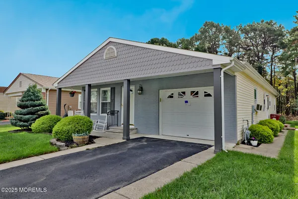 Property Slideshow image 2 of 33 | 73 chesterfield ln, Toms River, NJ, 08757