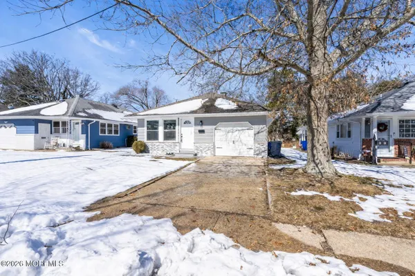 Property Slideshow image 3 of 26 | 76 mount fairweather ln, Toms River, NJ, 08753