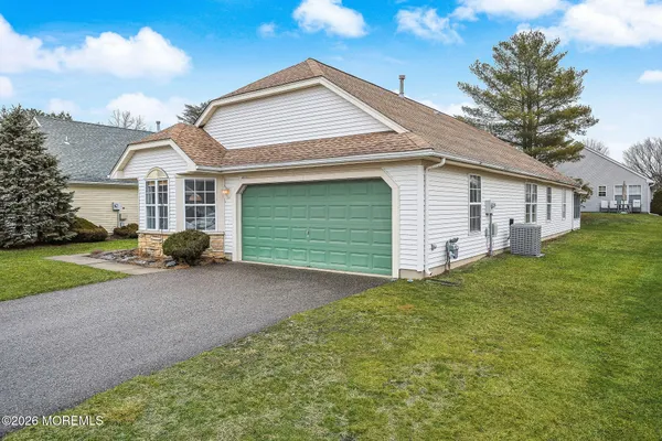 Property Slideshow image 3 of 32 | 3349 deep river ln, Toms River, NJ, 08755