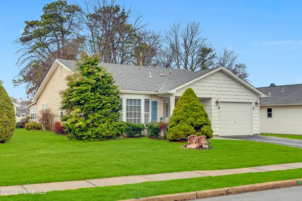 Property Slideshow image 2 of 32 | 44 greenbriar blvd, Brick, NJ, 08724