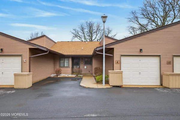 Property Slideshow image 3 of 33 | 4 friendship ct, Red Bank, NJ, 07701