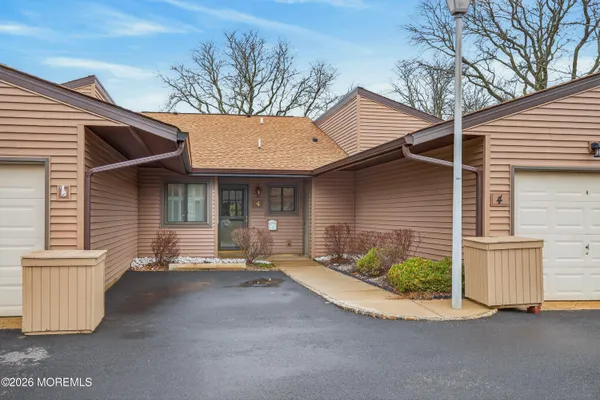 Property Slideshow image 2 of 33 | 4 friendship ct, Red Bank, NJ, 07701