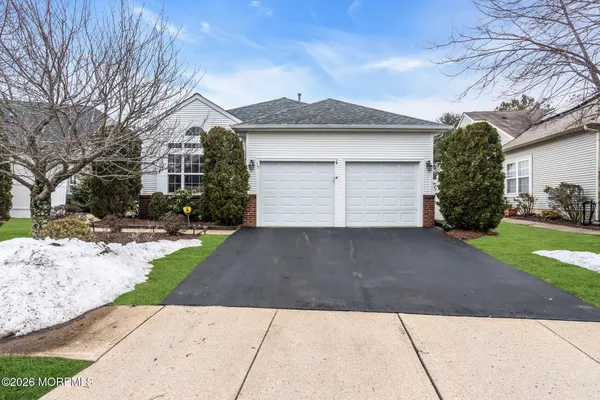 Property Slideshow image 3 of 55 | 17 rochford dr, Manchester, NJ, 08759