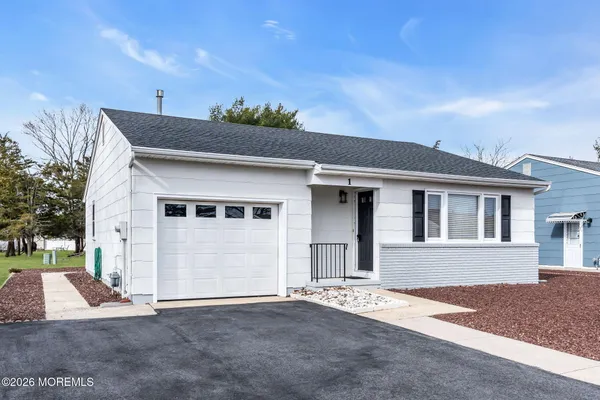 Property Slideshow image 3 of 39 | 1 hampshire rd, Toms River, NJ, 08757