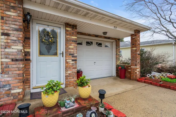 Property Slideshow image 3 of 40 | 22 abbey rd, Brick, NJ, 08723