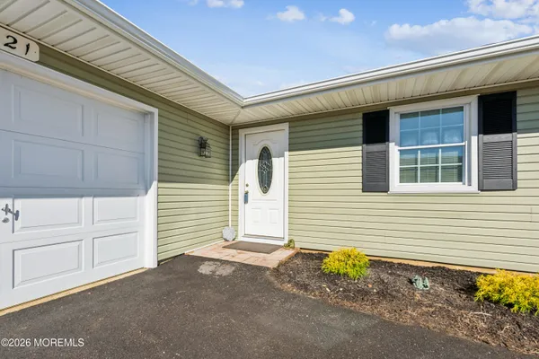 Property Slideshow image 2 of 25 | 121 whittier rd, Brick, NJ, 08724