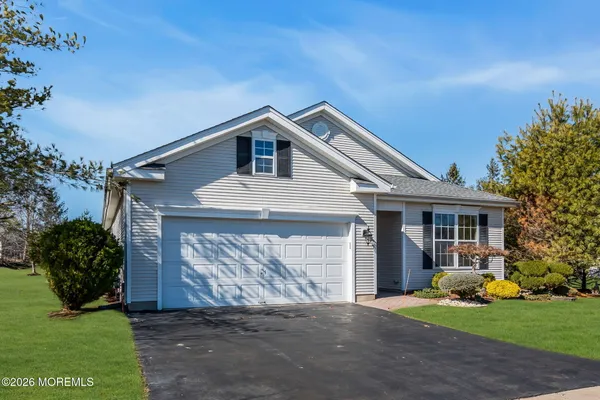 Property Slideshow image 3 of 51 | 52 bunker hill dr, Allentown, NJ, 08501