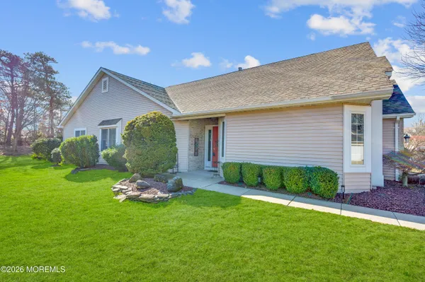 Property Slideshow image 3 of 31 | 2279 s chanticleer ct, Toms River, NJ, 08755