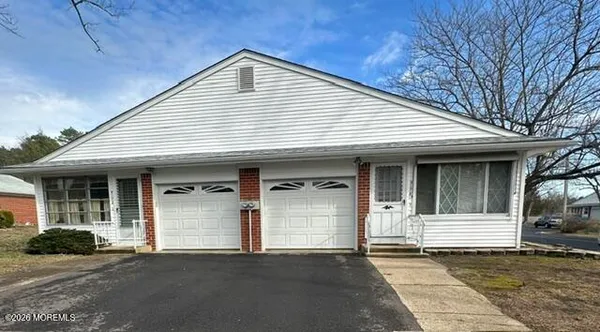 Property Slideshow image 2 of 13 | 517 b lilac ln, Whiting, NJ, 08759