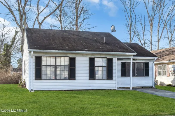 Property Slideshow image 3 of 28 | 215 lexington dr, Little Egg Harbor, NJ, 08087