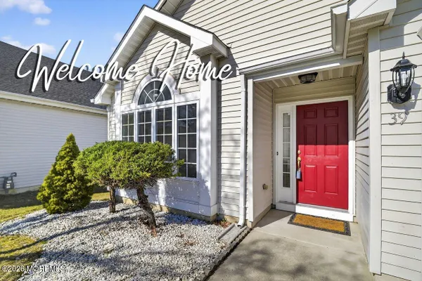 Property Slideshow image 2 of 35 | 39 spyglass dr, Jackson, NJ, 08527