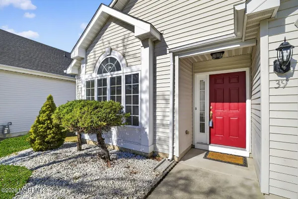 Property Slideshow image 2 of 32 | 39 spyglass dr, Jackson, NJ, 08527