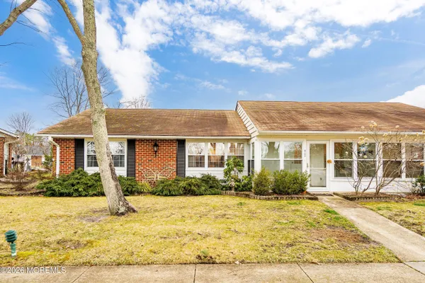 Property Slideshow image 3 of 40 | 812a dumbarton dr, Lakewood, NJ, 08701