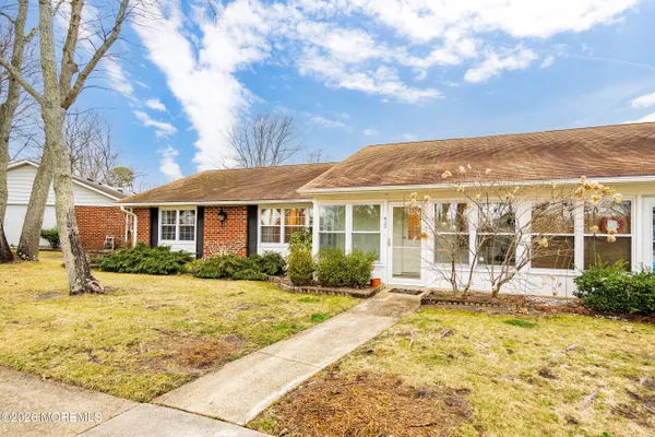 Property Slideshow image 2 of 40 | 812a dumbarton dr, Lakewood, NJ, 08701