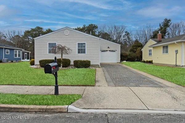Property Slideshow image 2 of 47 | 194 port royal dr, Toms River, NJ, 08757