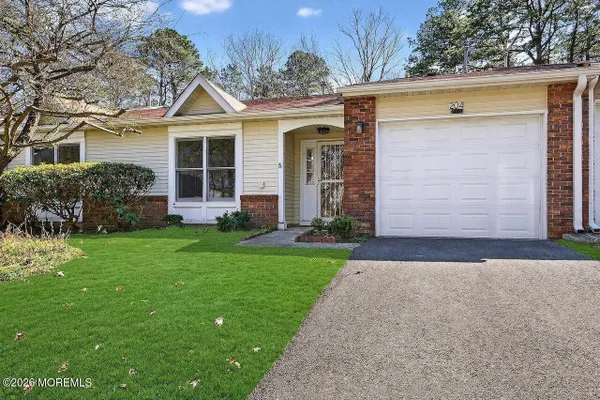 Property Slideshow image 2 of 45 | 204 deanne dr, Lakewood, NJ, 08701