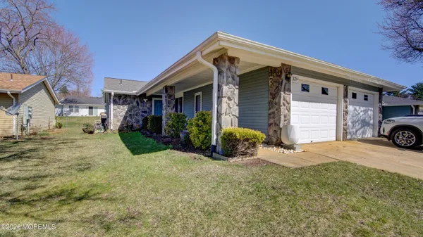 Property Slideshow image 3 of 29 | 371a duranta plz plz, Monroe, NJ, 08831