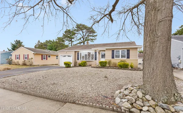 Property Slideshow image 2 of 27 | 19 bennington dr, Toms River, NJ, 08757