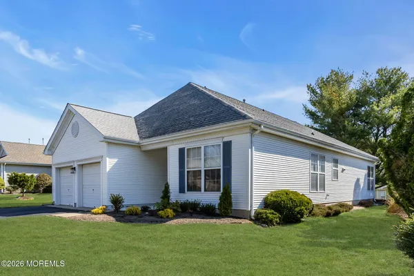 Property Slideshow image 2 of 49 | 1 gardenways ct, Lakewood, NJ, 08701