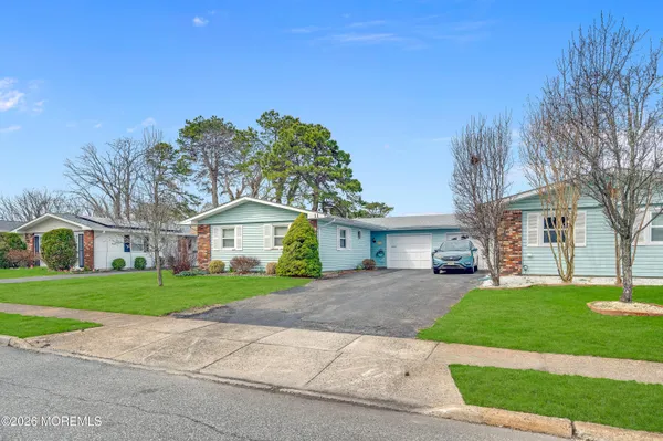 Property Slideshow image 3 of 32 | 11 the blvd, Brick, NJ, 08724