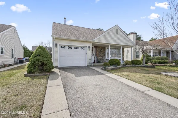 Property Slideshow image 2 of 32 | 14 kendal dr, Toms River, NJ, 08757
