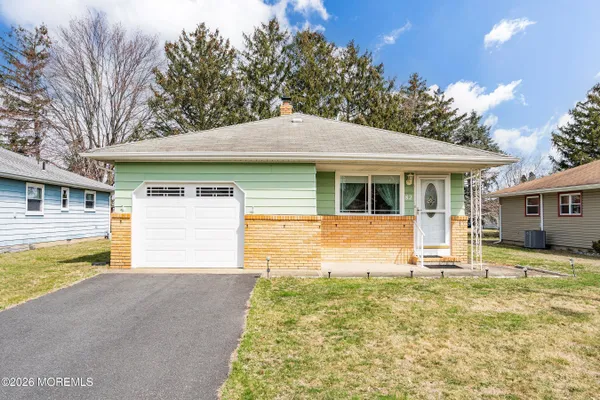 Property Slideshow image 2 of 38 | 82 barbuda st, Toms River, NJ, 08757