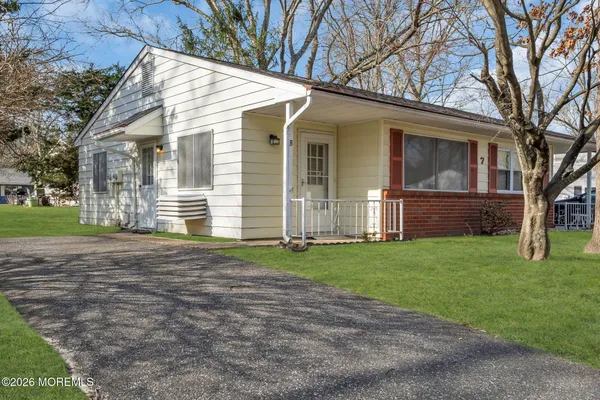 Property Slideshow image 3 of 25 | 7 nevada dr b, Whiting, NJ, 08759