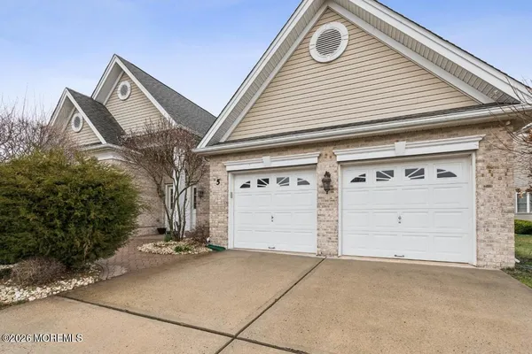 Property Slideshow image 2 of 27 | 5 belmont ct, Freehold, NJ, 07728