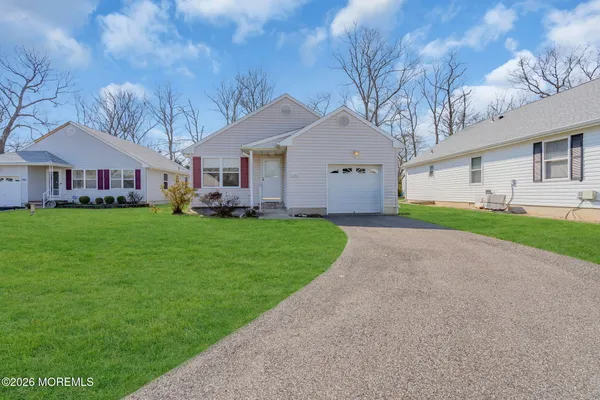 Property Slideshow image 2 of 17 | 1440 petunia way, Toms River, NJ, 08755