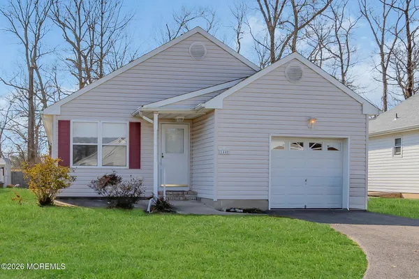 Property Slideshow image 3 of 17 | 1440 petunia way, Toms River, NJ, 08755