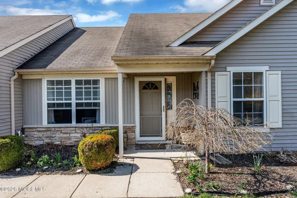Property Slideshow image 3 of 46 | 2735 meadow lake dr, Toms River, NJ, 08755