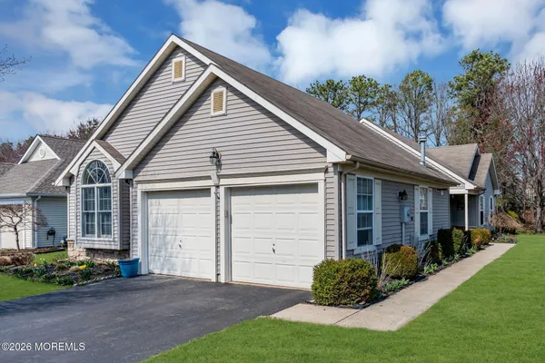 Property Slideshow image 2 of 46 | 2735 meadow lake dr, Toms River, NJ, 08755