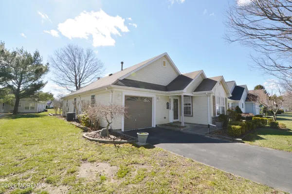 Property Slideshow image 3 of 55 | 2736 meadow lake dr, Toms River, NJ, 08755