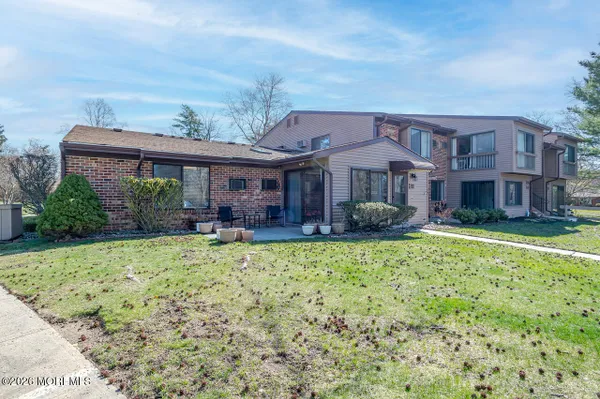 Property Slideshow image 2 of 18 | 122 manchester ct, Red Bank, NJ, 07701