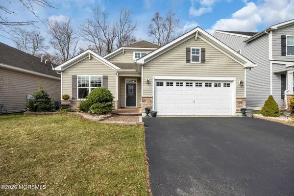 Property Slideshow image 3 of 42 | 37 kingston dr, Jackson, NJ, 08527