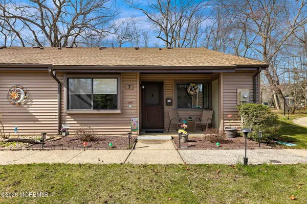 Property Slideshow image 2 of 36 | 7 manchester ct, Red Bank, NJ, 07701