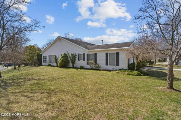 Property Slideshow image 3 of 34 | 1523 heatherleaf ln, Toms River, NJ, 08755