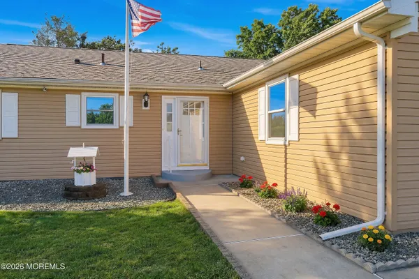 Property Slideshow image 3 of 21 | 70 innsbruck dr, Toms River, NJ, 08757