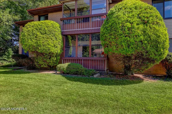 Property Slideshow image 3 of 28 | 29 meadow green cir a, Manalapan, NJ, 07726