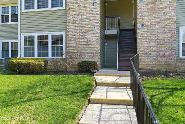 Property Slideshow image 3 of 25 | 52 honeysuckle ln 220, Red Bank, NJ, 07701
