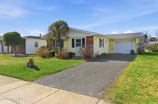 Property Slideshow image 3 of 21 | 93 baser ln, Brick, NJ, 08724