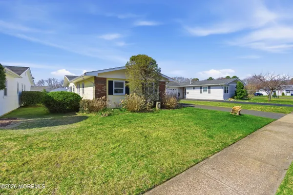 Property Slideshow image 2 of 21 | 93 baser ln, Brick, NJ, 08724