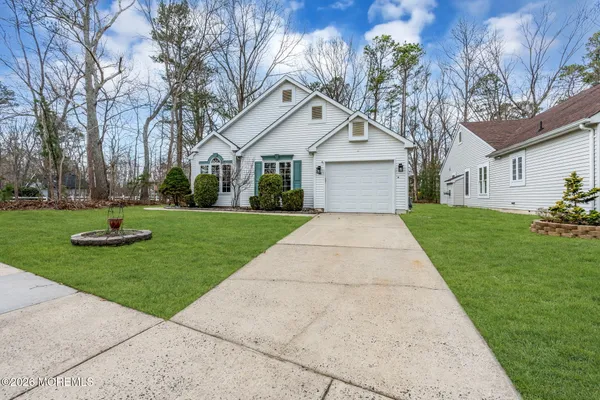 Property Slideshow image 3 of 48 | 40 n avon dr, Jackson, NJ, 08527